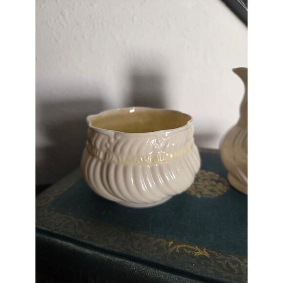 Belleek Ribbon Bow Creamer and Sugar Set Ireland Ivory Parian Porcelain Vintage - Picture 6 of 9